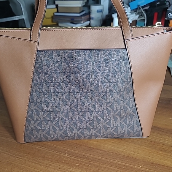 NEW Michael Kors Maddie 38H3GN2T2B MD EW Top Zip Tote BROWN/LUGGAGE $298 - Picture 2 of 15